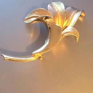 Coro Pegasus Vintage Orchid Gold Brooch